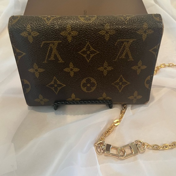 Louis Vuitton Mono Snap Leather Wallet - Picture 3 of 16